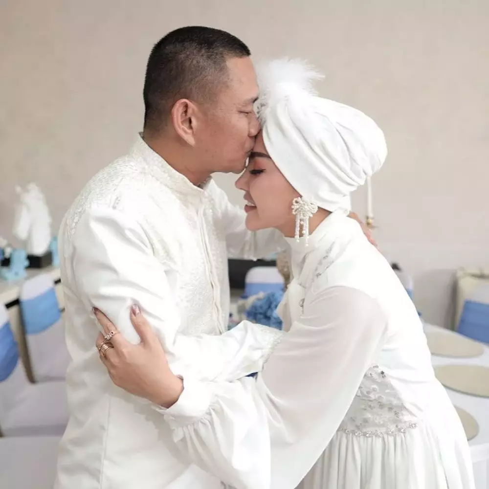 Bella Shofie kenakan turban © Instagram