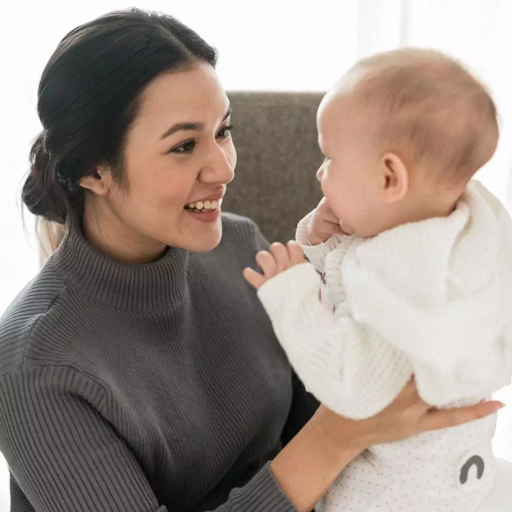 Gaya diva pop Indonesia saat momong anak © 2021 brilio.net Gaya diva pop Indonesia saat momong anak © 2021 brilio.net