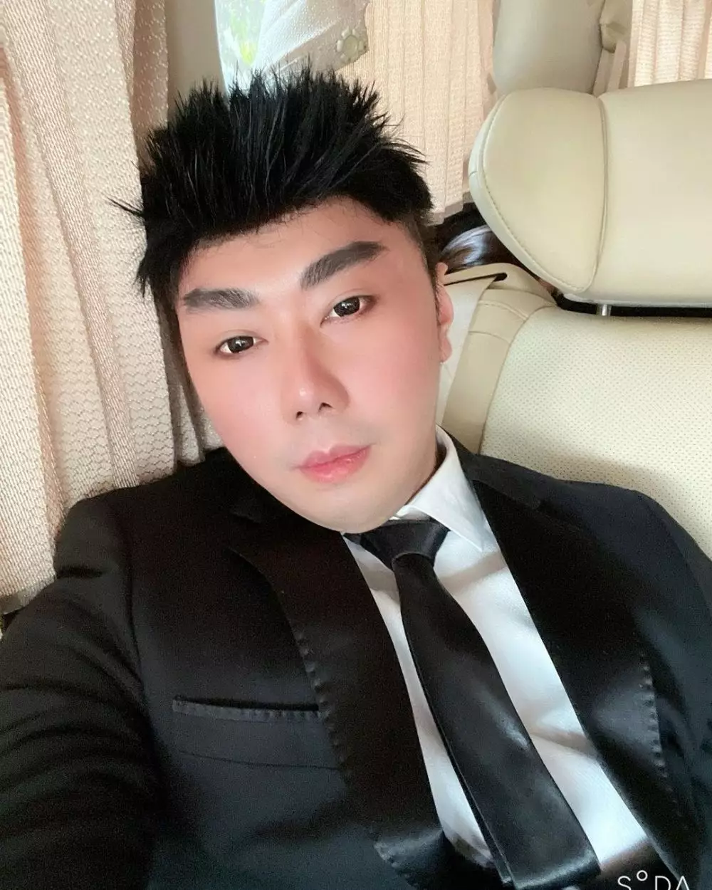 penyesalan Roy Kiyoshi dagu © 2021 brilio.net penyesalan Roy Kiyoshi dagu © 2021 brilio.net