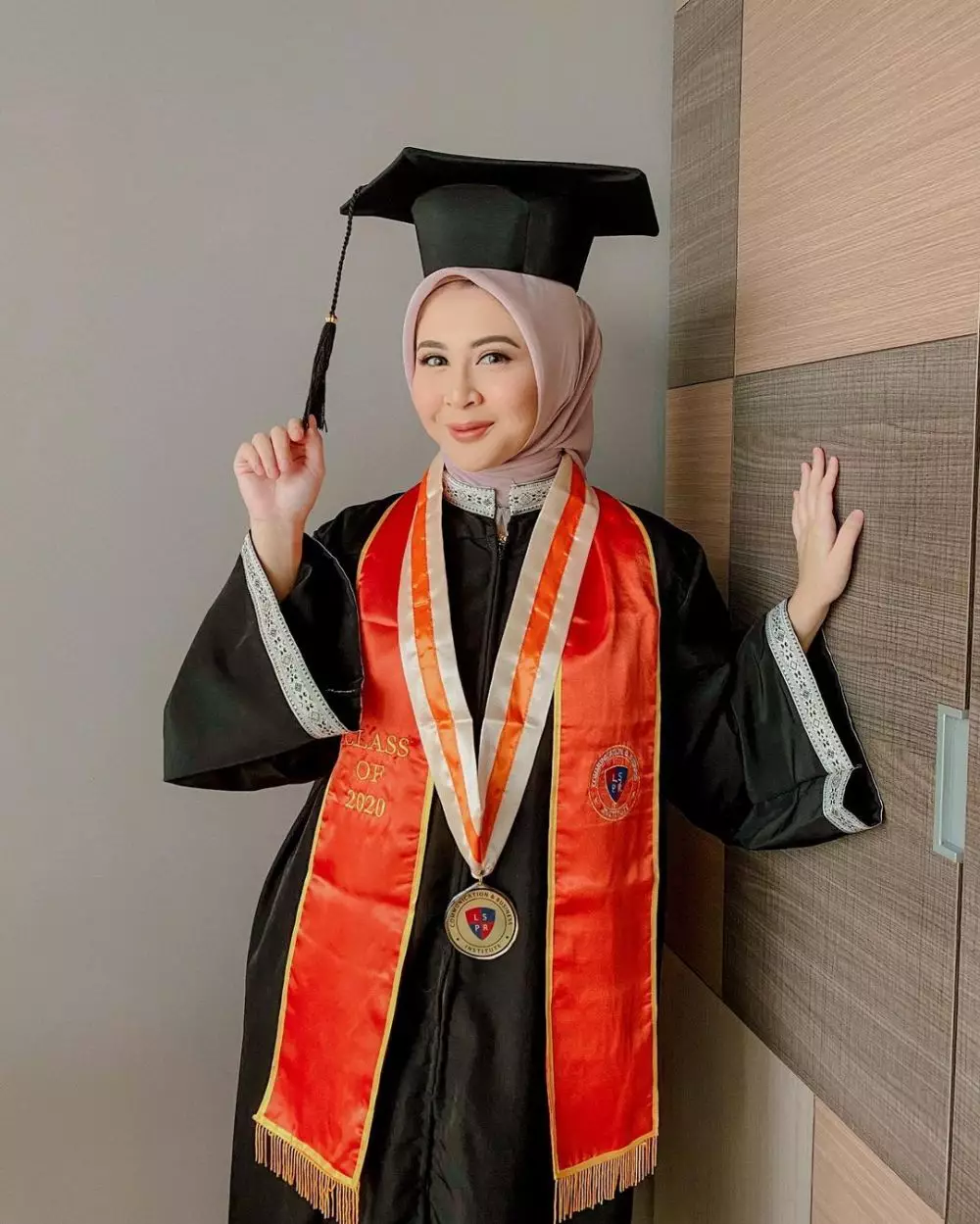 gaya seleb rayakan wisuda online © instagram