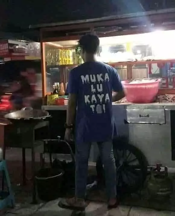 tulisan lucu di baju pedagang © 2021 instagram.com tulisan lucu di baju pedagang © 2021 instagram.com