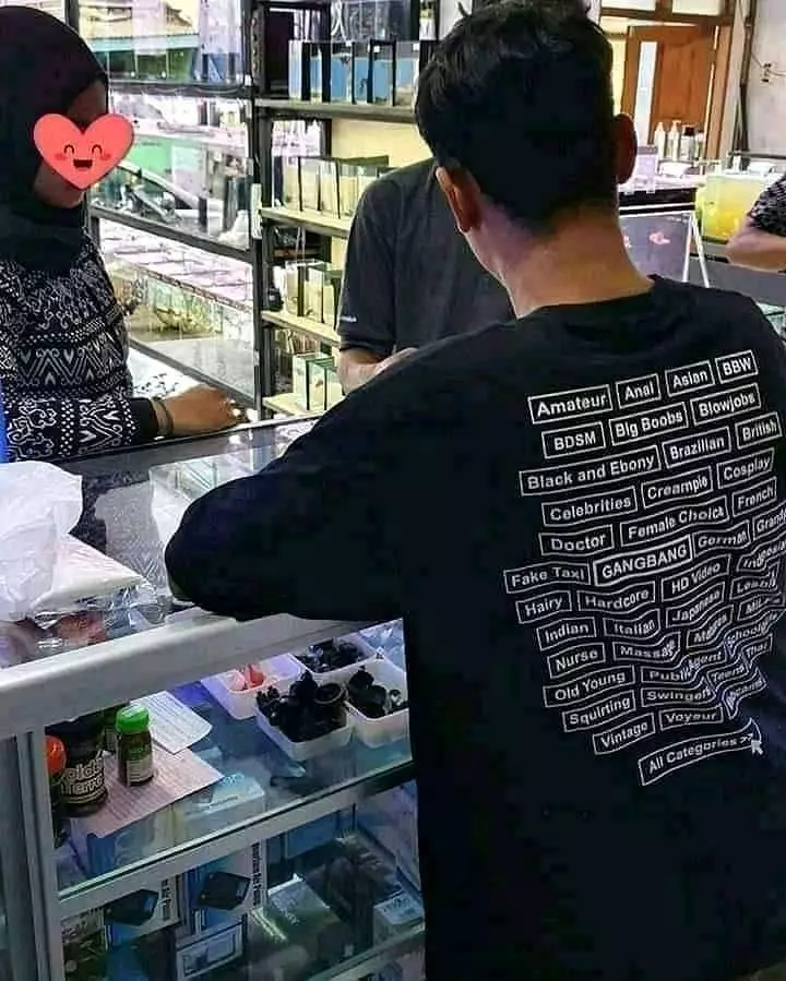 tulisan lucu di baju pedagang © 2021 instagram.com tulisan lucu di baju pedagang © 2021 instagram.com