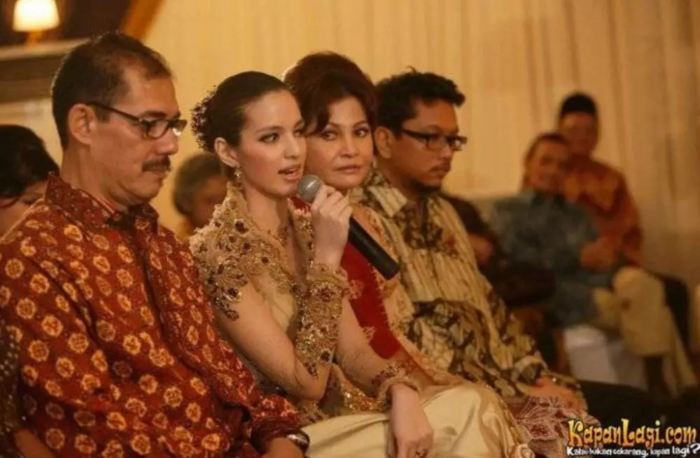 Nia Ramadhani dan Ardi Bakrie sejak pacaran hingga kini © KapanLagi.com Nia Ramadhani dan Ardi Bakrie sejak pacaran hingga kini © KapanLagi.com