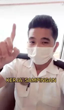 Tukang potong rambut di kapal pesiar © TikTok/@vincent.hulu Tukang potong rambut di kapal pesiar © TikTok/@vincent.hulu