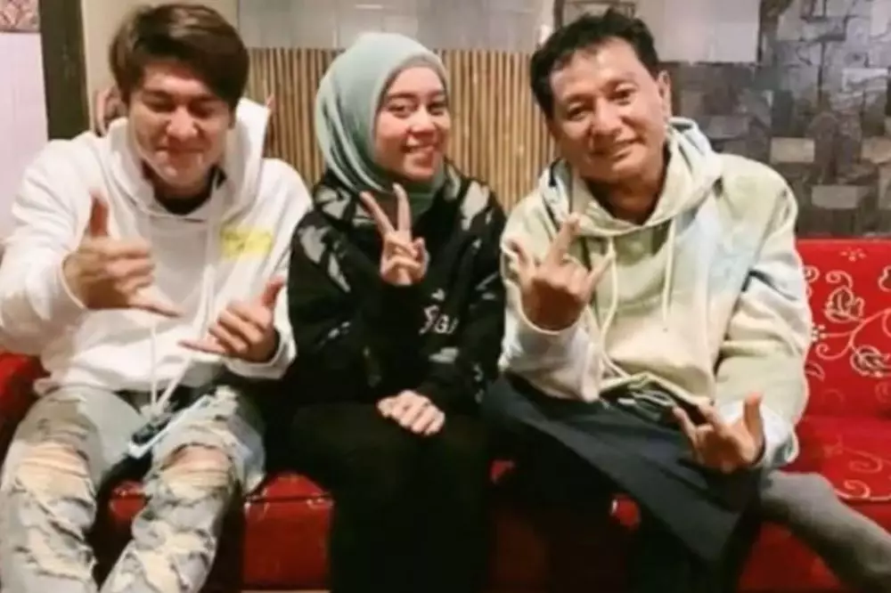 Lesty dan ayah Billar © YouTube Lesty dan ayah Billar © YouTube