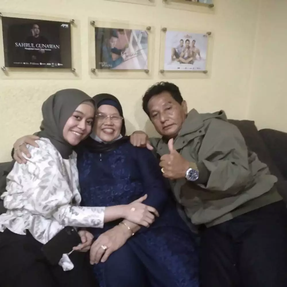 Lesty dan ayah Billar © Instagram Lesty dan ayah Billar © Instagram