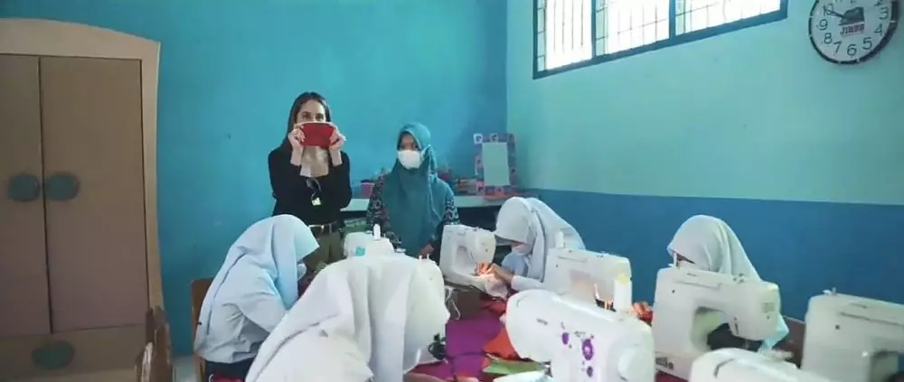 potret sekolah yang dibangun Cinta Laura © 2021 brilio.net YouTube