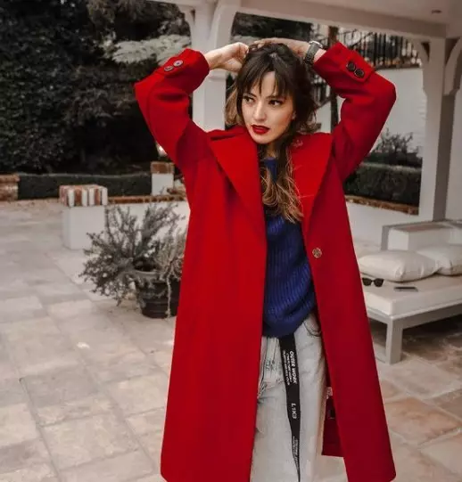 Profesi yang pernah dilakoni Nia Ramdhani © berbagai sumber Profesi yang pernah dilakoni Nia Ramdhani © berbagai sumber