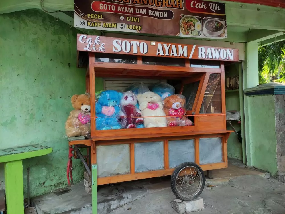 momen jualan nggak sesuai spanduk © 2021 twitter.com