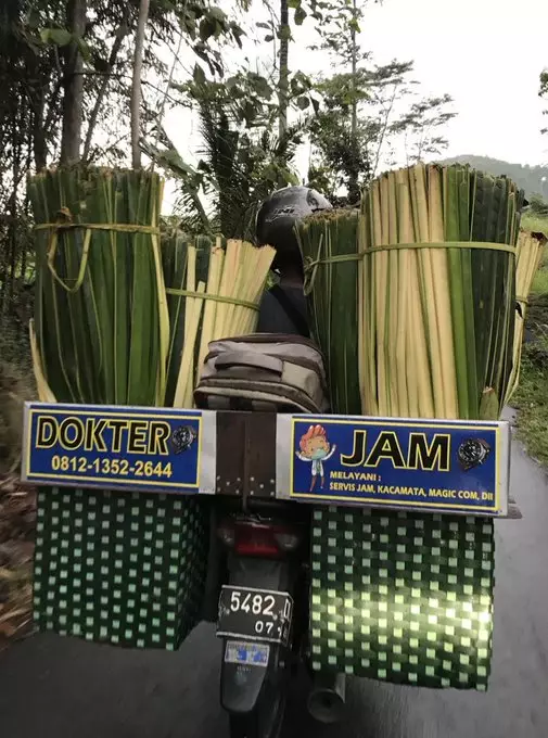 momen jualan nggak sesuai spanduk © 2021 twitter.com