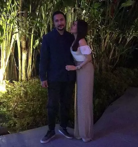 Potret mesra Ello dan kekasih © Instagram/@marcello_tahitoe