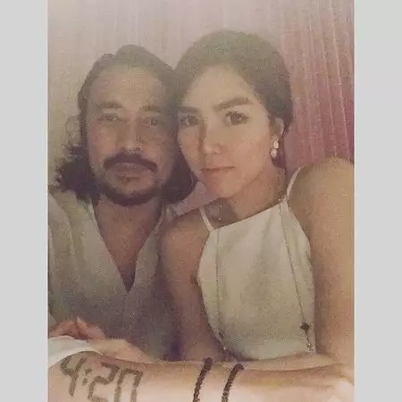 Potret mesra Ello dan kekasih © Instagram/@marcello_tahitoe