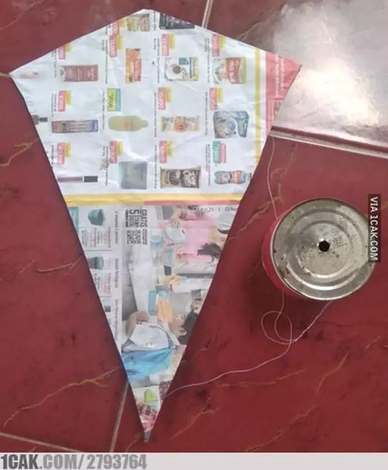 bentuk nyeleneh layang-layang © 2021 berbagai sumber