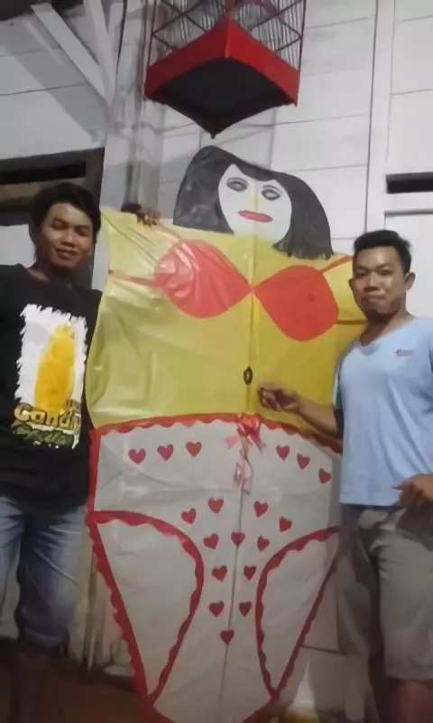 bentuk nyeleneh layang-layang © 2021 berbagai sumber