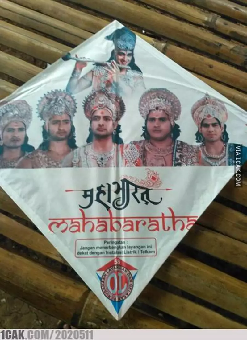 bentuk nyeleneh layang-layang © 2021 berbagai sumber