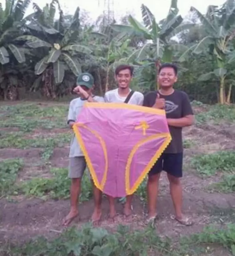 bentuk nyeleneh layang-layang © 2021 berbagai sumber