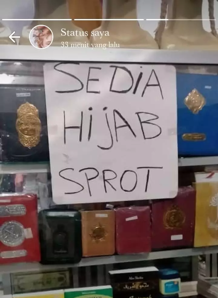 Barang dagangan nggak jelas © berbagai sumber