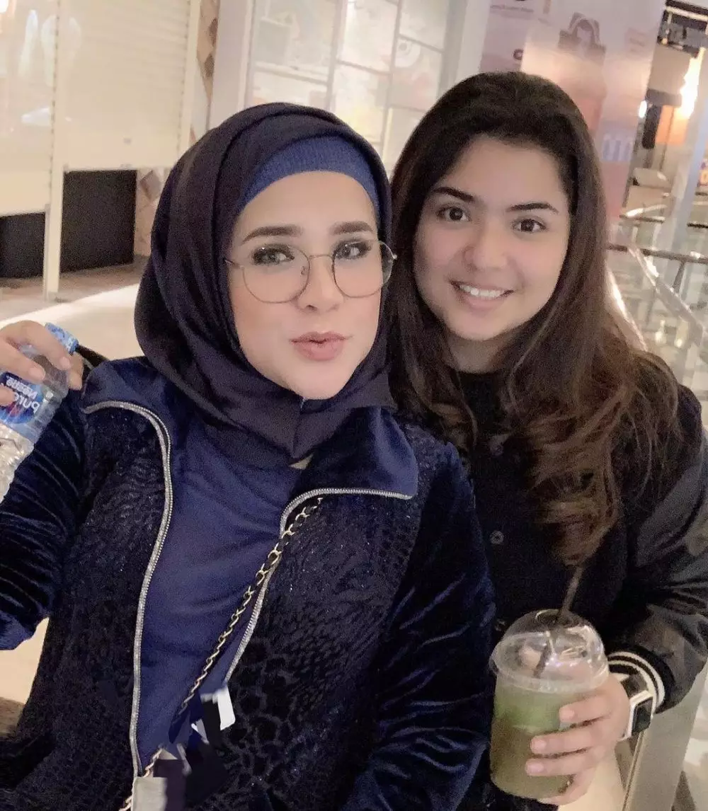 syelfa cucu elvy sukaesih © 2021 Instagram syelfa cucu elvy sukaesih © 2021 Instagram