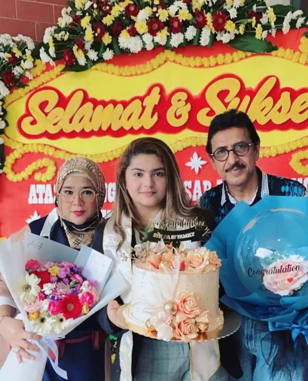 syelfa cucu elvy sukaesih © 2021 Instagram syelfa cucu elvy sukaesih © 2021 Instagram