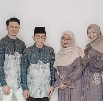 Potret Irwansyah bersama ayah © instagram/@irwansyah_15 Potret Irwansyah bersama ayah © instagram/@irwansyah_15