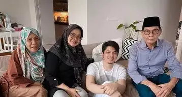 Potret Irwansyah bersama ayah © instagram/@irwansyah_15 Potret Irwansyah bersama ayah © instagram/@irwansyah_15