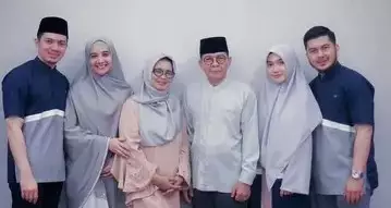 Potret Irwansyah bersama ayah © instagram/@irwansyah_15 Potret Irwansyah bersama ayah © instagram/@irwansyah_15