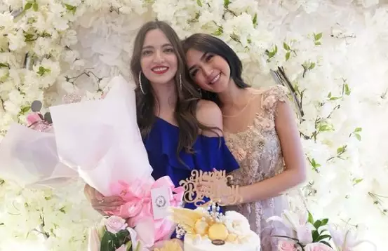 Nia Ramadhani bareng Jessica Iskandar © 2021 brilio.net Nia Ramadhani bareng Jessica Iskandar © 2021 brilio.net