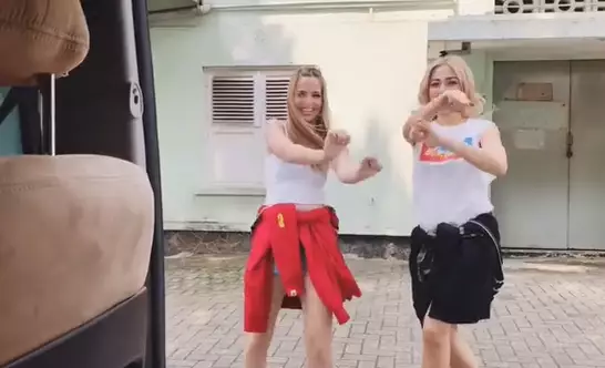 Nia Ramadhani bareng Jessica Iskandar © 2021 brilio.net Nia Ramadhani bareng Jessica Iskandar © 2021 brilio.net