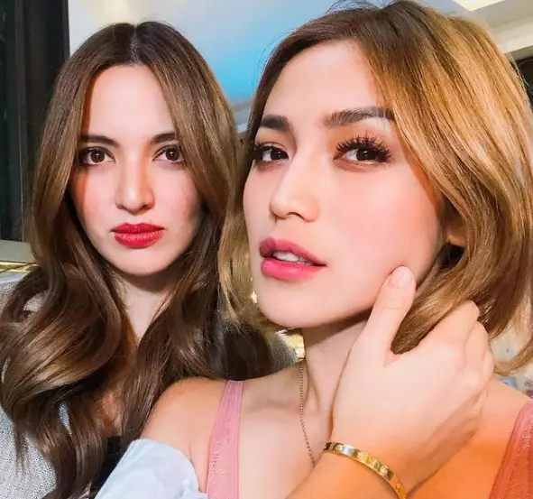 Nia Ramadhani bareng Jessica Iskandar © 2021 brilio.net Nia Ramadhani bareng Jessica Iskandar © 2021 brilio.net