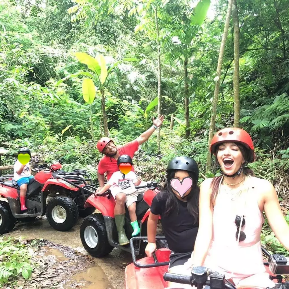 Nia Ramadhani dan Ardi Bakrie olahraga bareng © 2021 brilio.net Nia Ramadhani dan Ardi Bakrie olahraga bareng © 2021 brilio.net