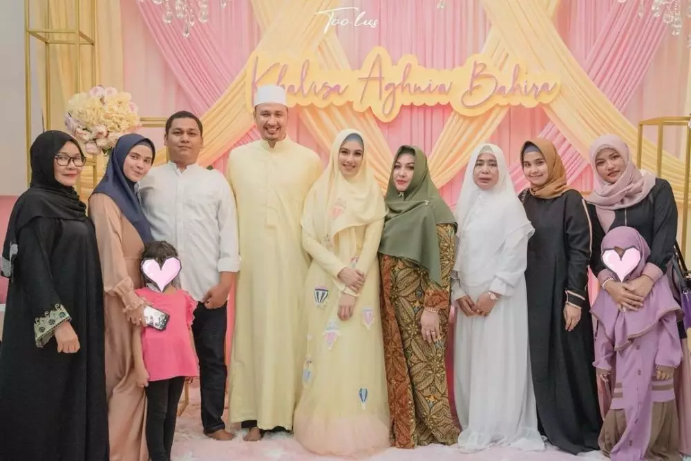 kartika putri dan ibunda © 2021 Instagram