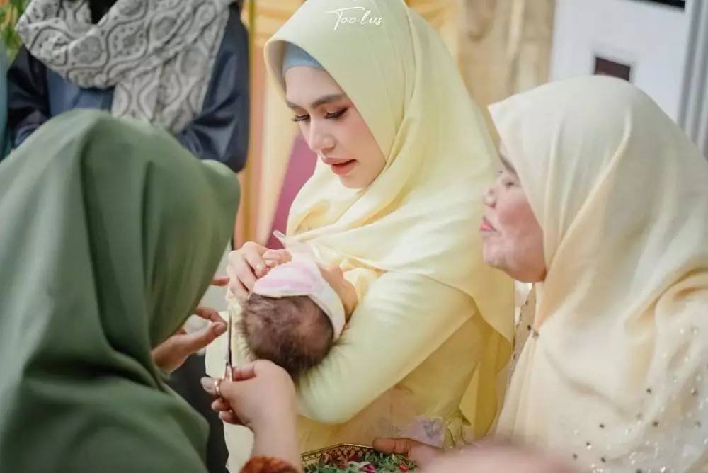 kartika putri dan ibunda © 2021 Instagram