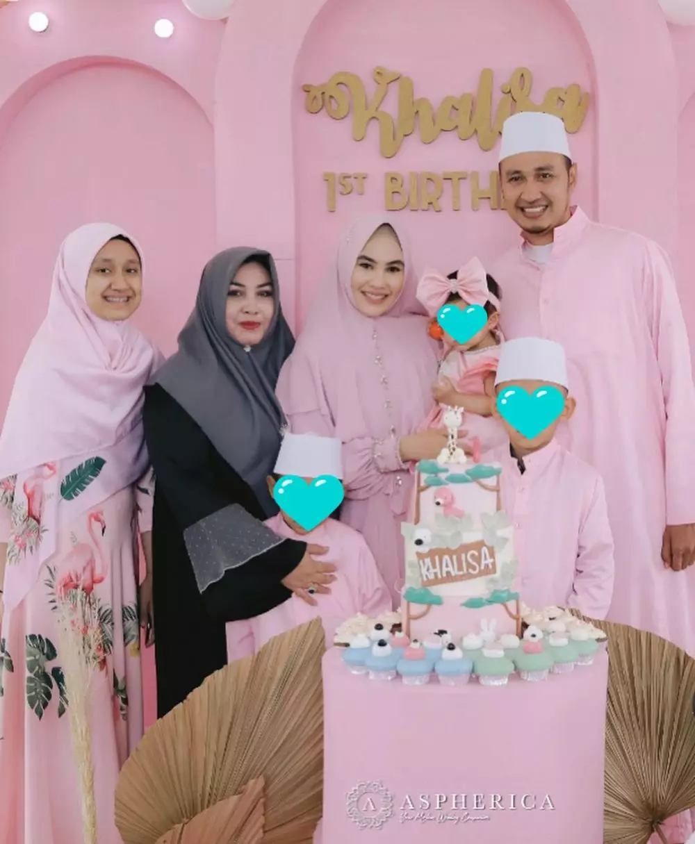 kartika putri dan ibunda © 2021 Instagram