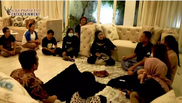 momen kalina dan vicky umumkan kehamilan © YouTube momen kalina dan vicky umumkan kehamilan © YouTube