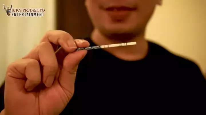 momen kalina dan vicky umumkan kehamilan © YouTube momen kalina dan vicky umumkan kehamilan © YouTube