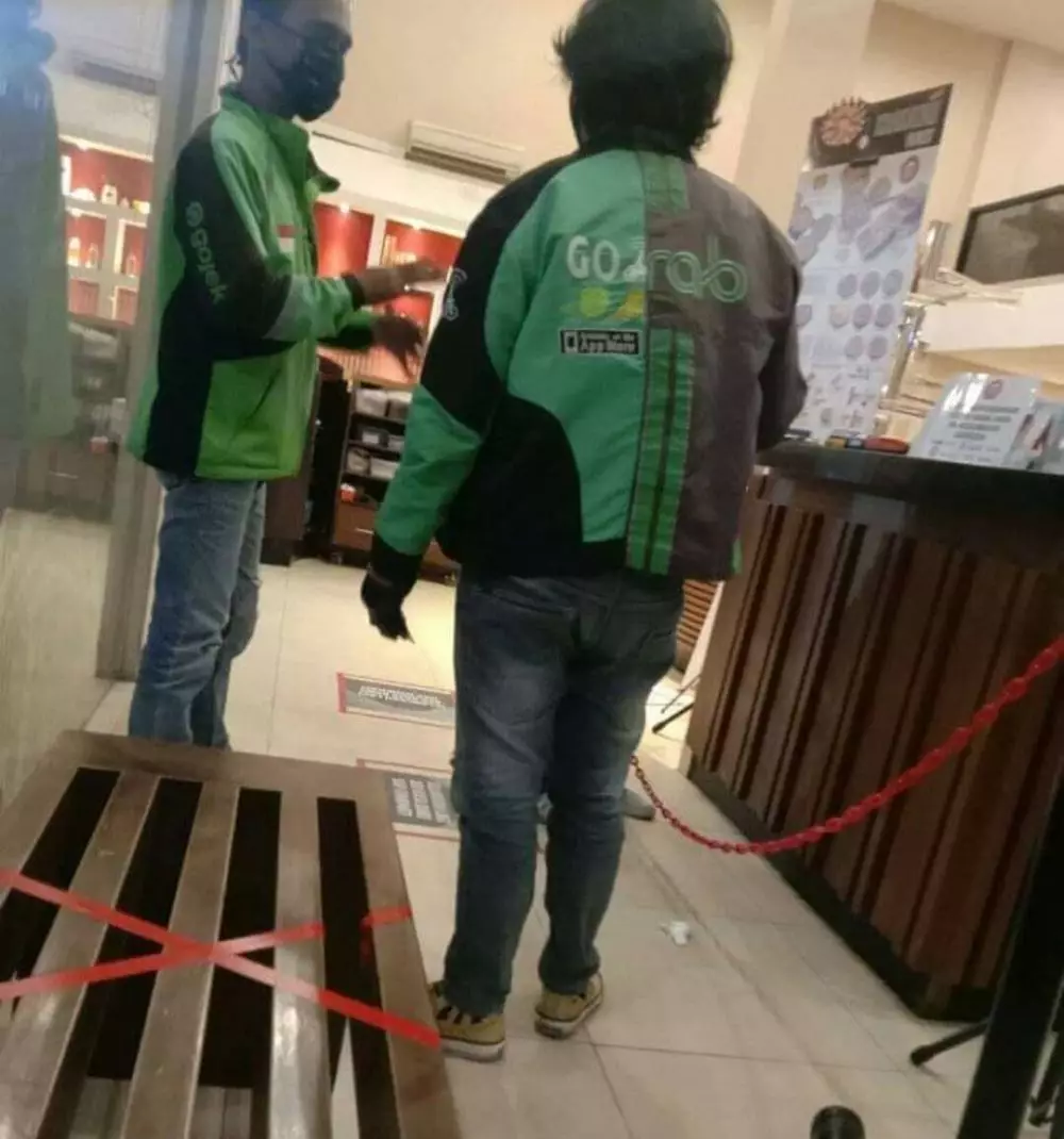 Outfit lucu driver ojek online © berbagai sumber Outfit lucu driver ojek online © berbagai sumber