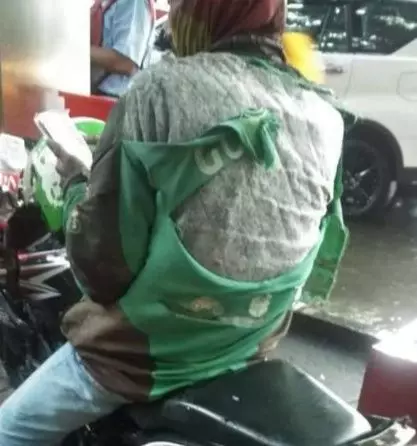 Outfit lucu driver ojek online © berbagai sumber Outfit lucu driver ojek online © berbagai sumber
