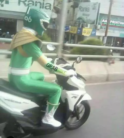 Outfit lucu driver ojek online © berbagai sumber Outfit lucu driver ojek online © berbagai sumber