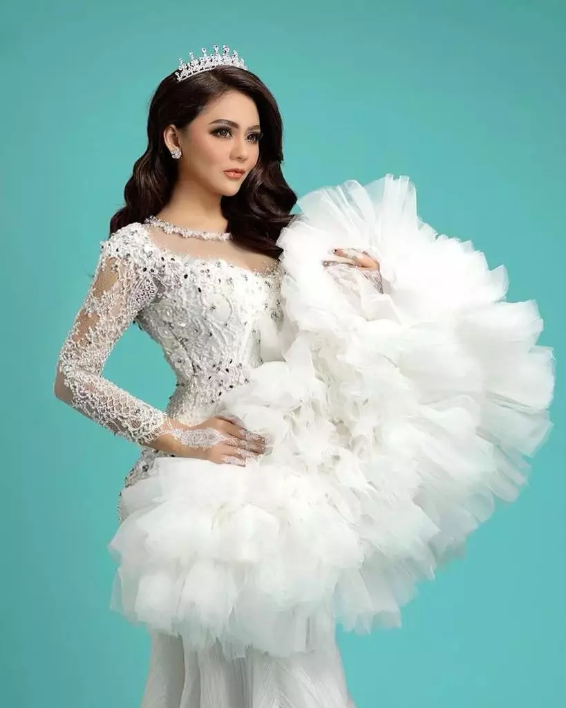 pemotretan pedangdut dengan tema glamor © 2021 brilio.net pemotretan pedangdut dengan tema glamor © 2021 brilio.net