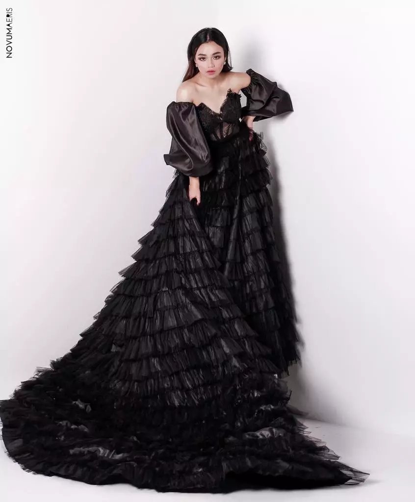 pemotretan pedangdut dengan tema glamor © 2021 brilio.net pemotretan pedangdut dengan tema glamor © 2021 brilio.net