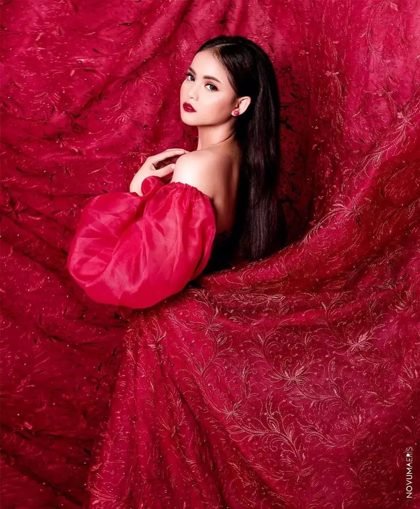 pemotretan pedangdut dengan tema glamor © 2021 brilio.net