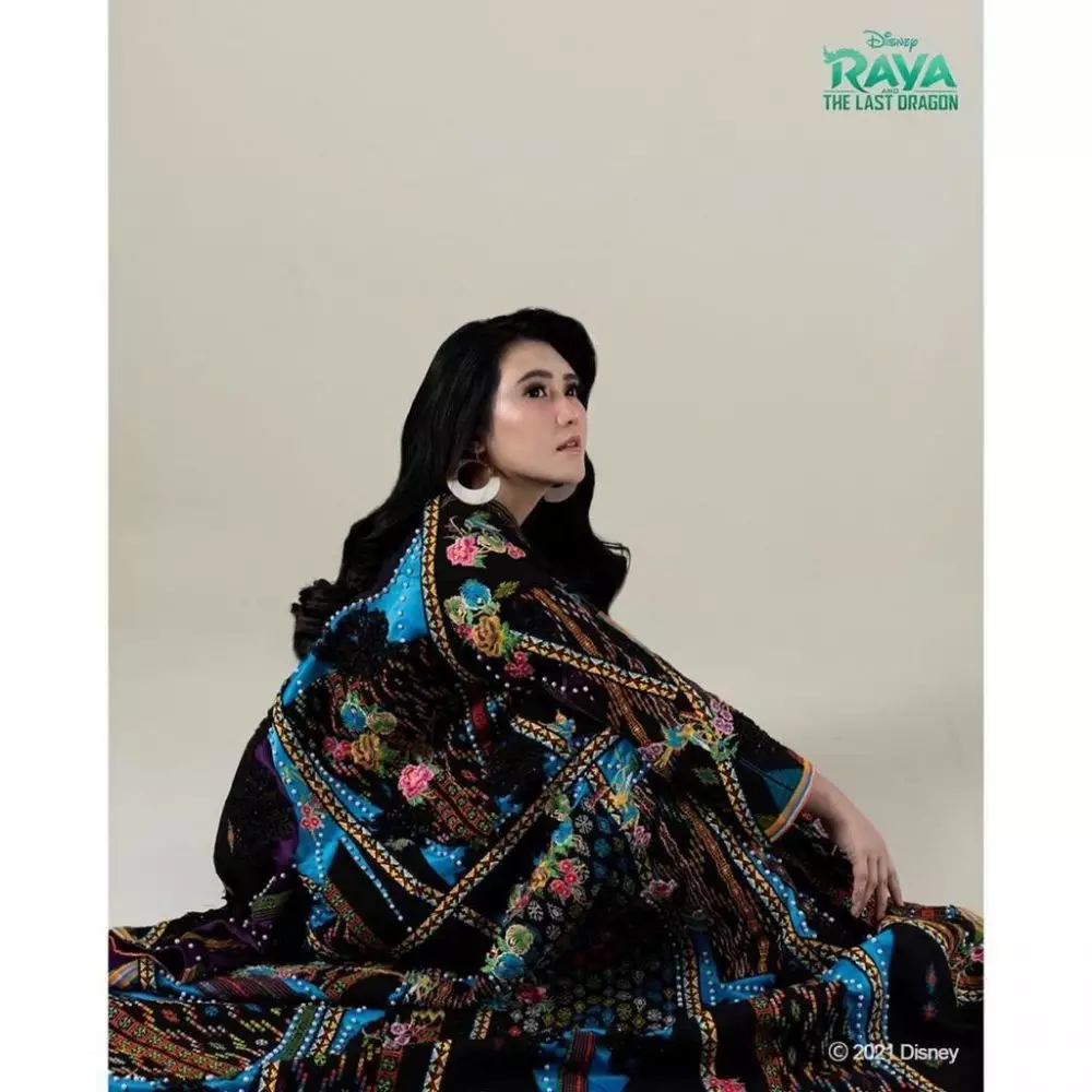 pemotretan pedangdut dengan tema glamor © 2021 brilio.net