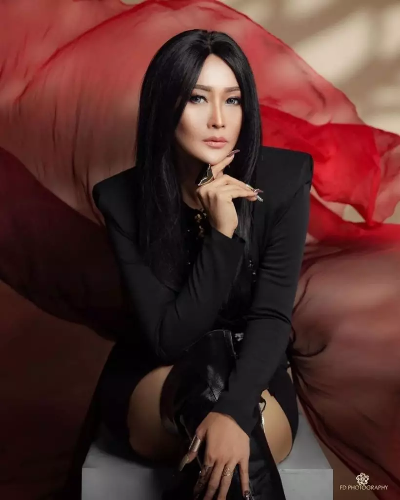 pemotretan pedangdut dengan tema glamor © 2021 brilio.net