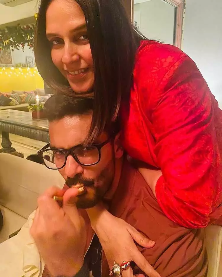 Potret mantan ratu kecantikan India bareng pasangan dari berbagai sumber