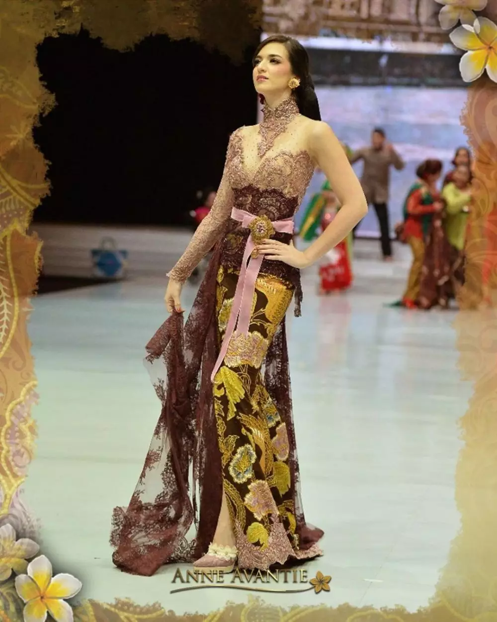 Nia Ramadhani pakai kebaya Anne Avantie © Instagram