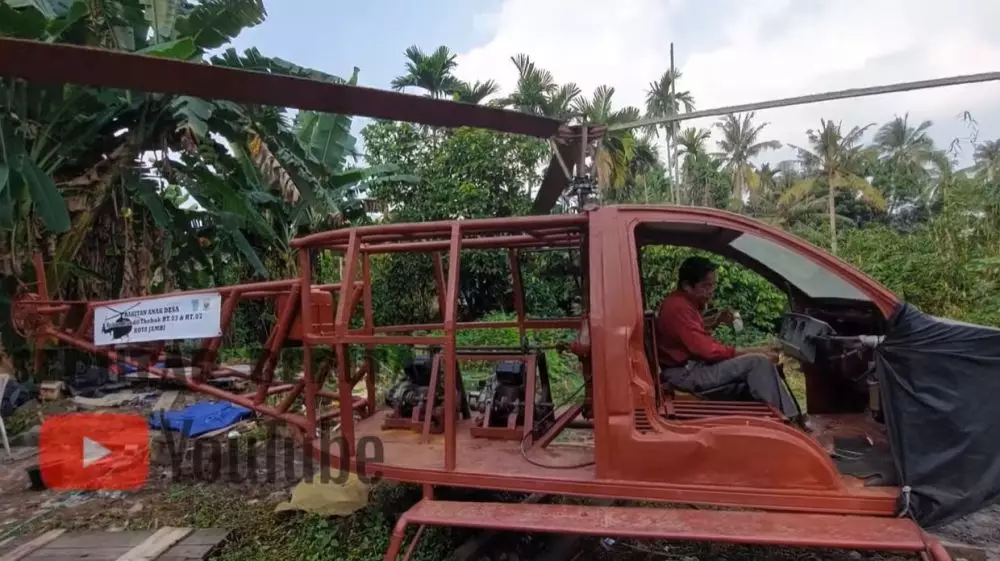 Usman Jalil membuat helikopter © YouTube