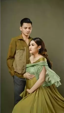 Potret maternity shoot Nella Kharisma dan suami Instagram/@faralljibrill Potret maternity shoot Nella Kharisma dan suami Instagram/@faralljibrill