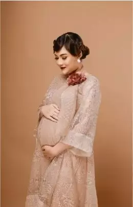 Potret maternity shoot Nella Kharisma dan suami Instagram/@faralljibrill Potret maternity shoot Nella Kharisma dan suami Instagram/@faralljibrill