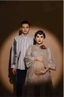 Potret maternity shoot Nella Kharisma dan suami Instagram/@faralljibrill Potret maternity shoot Nella Kharisma dan suami Instagram/@faralljibrill