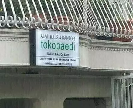 pelesetan nama orang di spanduk © 2021 twitter.com pelesetan nama orang di spanduk © 2021 twitter.com